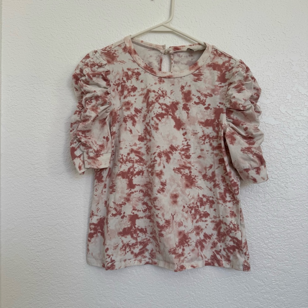 Status by Chenault brand size M Red and Cream Tie-Dye Blouse
